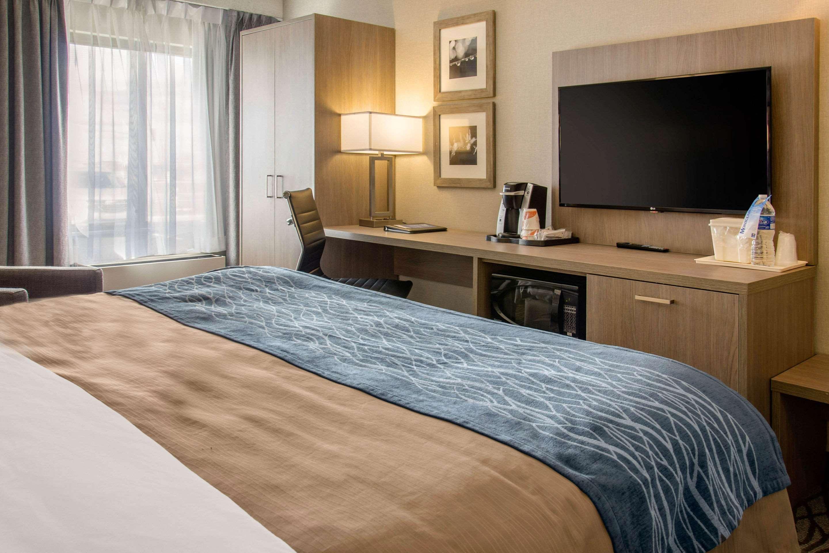 Comfort Inn Aeroport Dorval Esterno foto