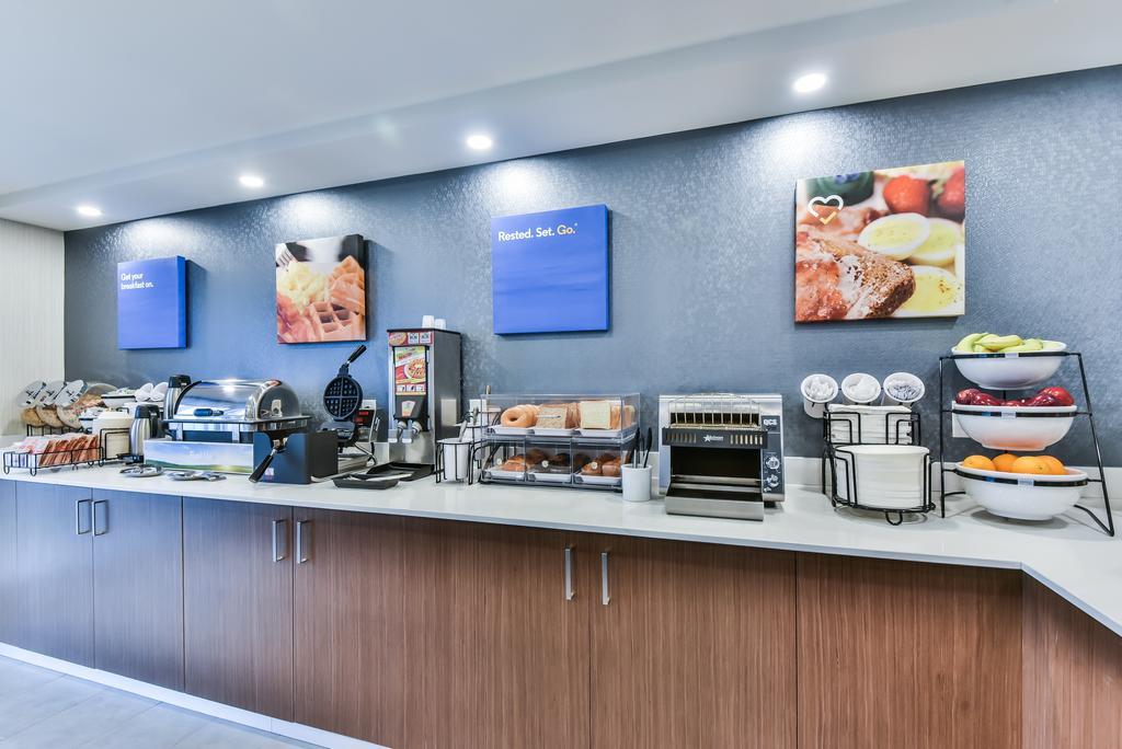 Comfort Inn Aeroport Dorval Esterno foto